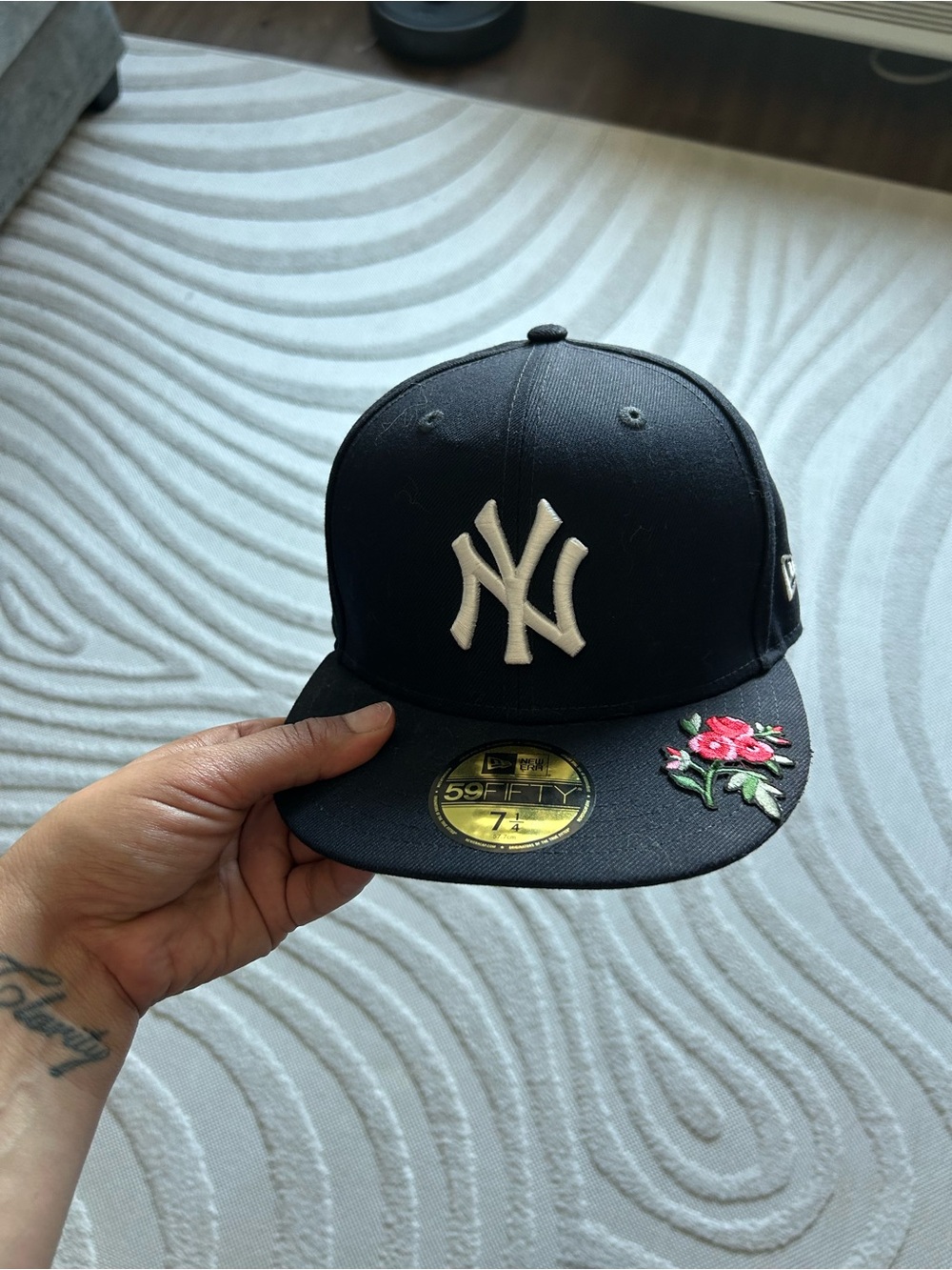 New York Yankees Navy Fitted Cap with Pink Floral Embroidery
